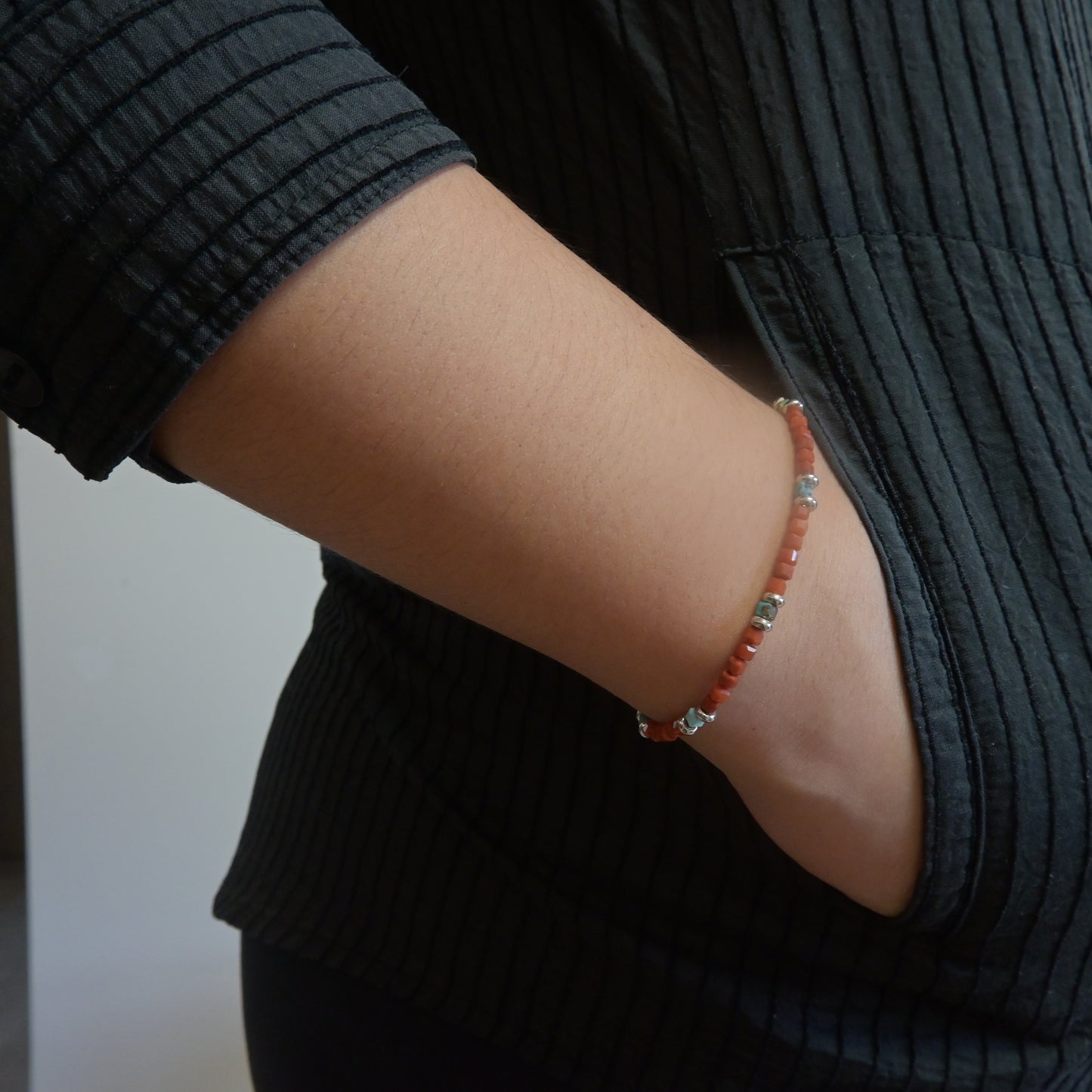 SOUTH RED AGATE - CONTRAST COLOR BRACELET